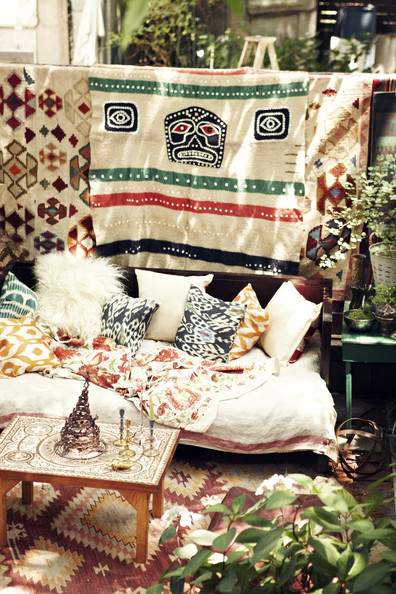 Bohemian+daybed+dressed+patterned+pillows+fczFS3UAj56l