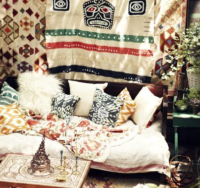 BohemiandaybeddressedpatternedpillowsfczFS3UAj56l.jpg
